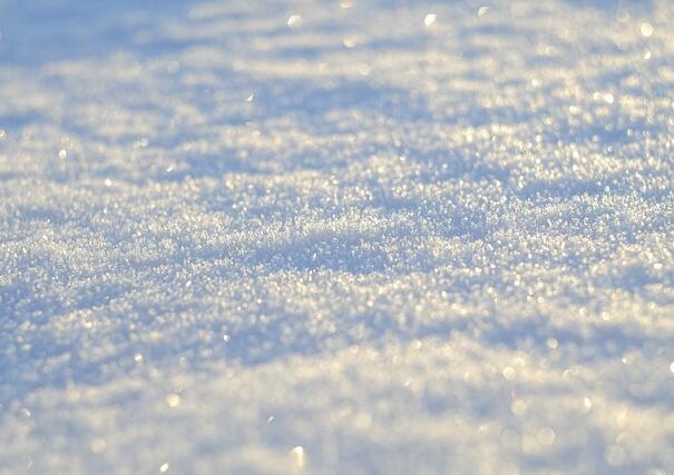 Schnee und Eis gefährden vielerorts den Verkehr. | Foto © Pixabay/Sergei Spas